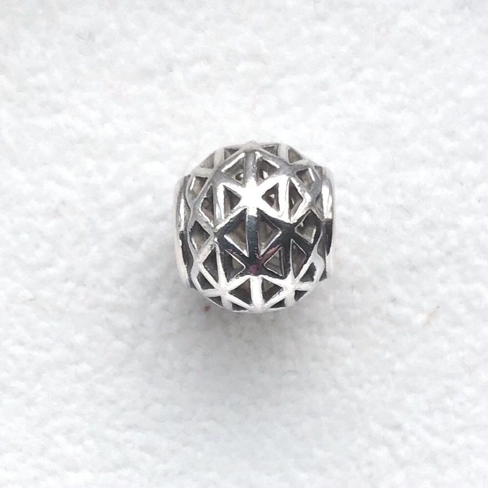 Pandora jumbo geometric accent bead